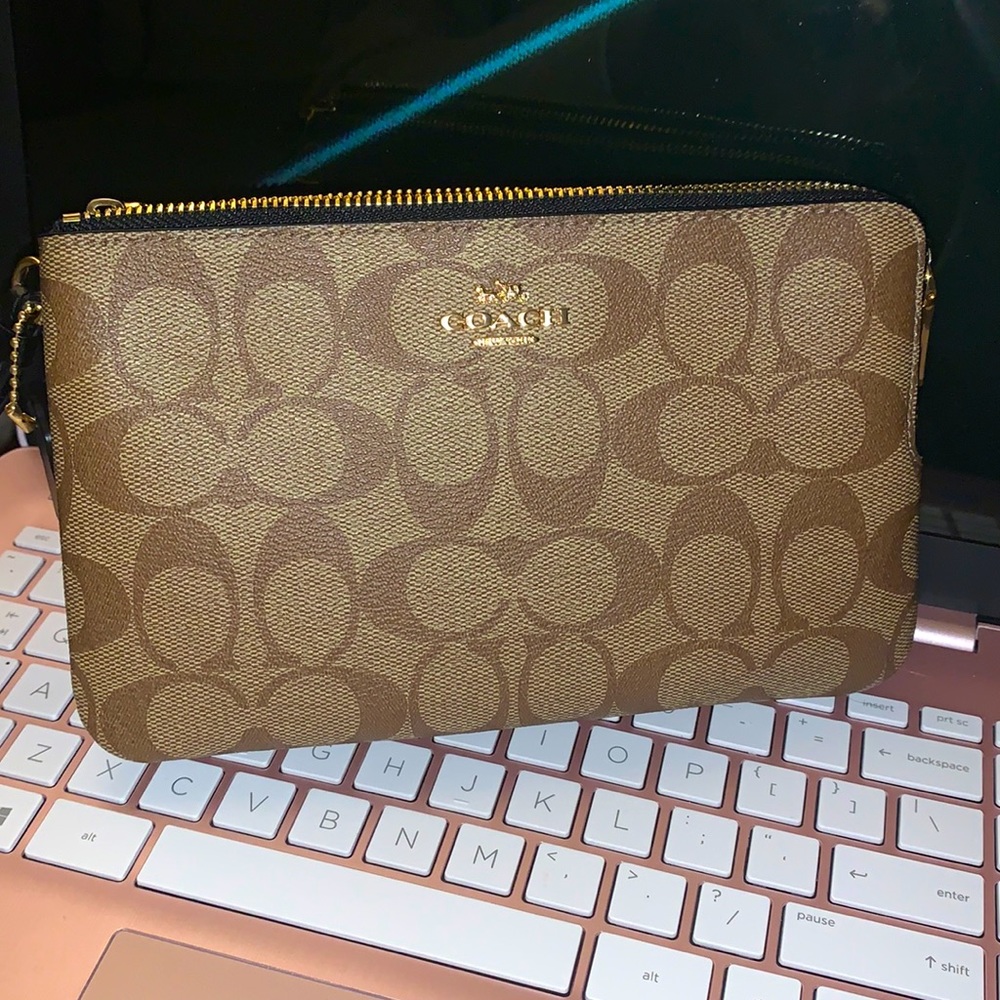Coach Double Corner Zip Wristlet